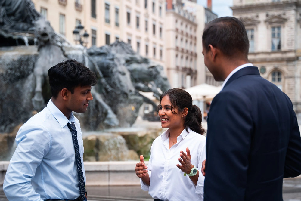 Aura Group Life At Gallery 0007