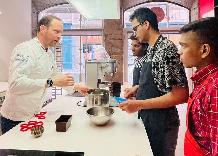 Aura Group Life At Gallery 0010