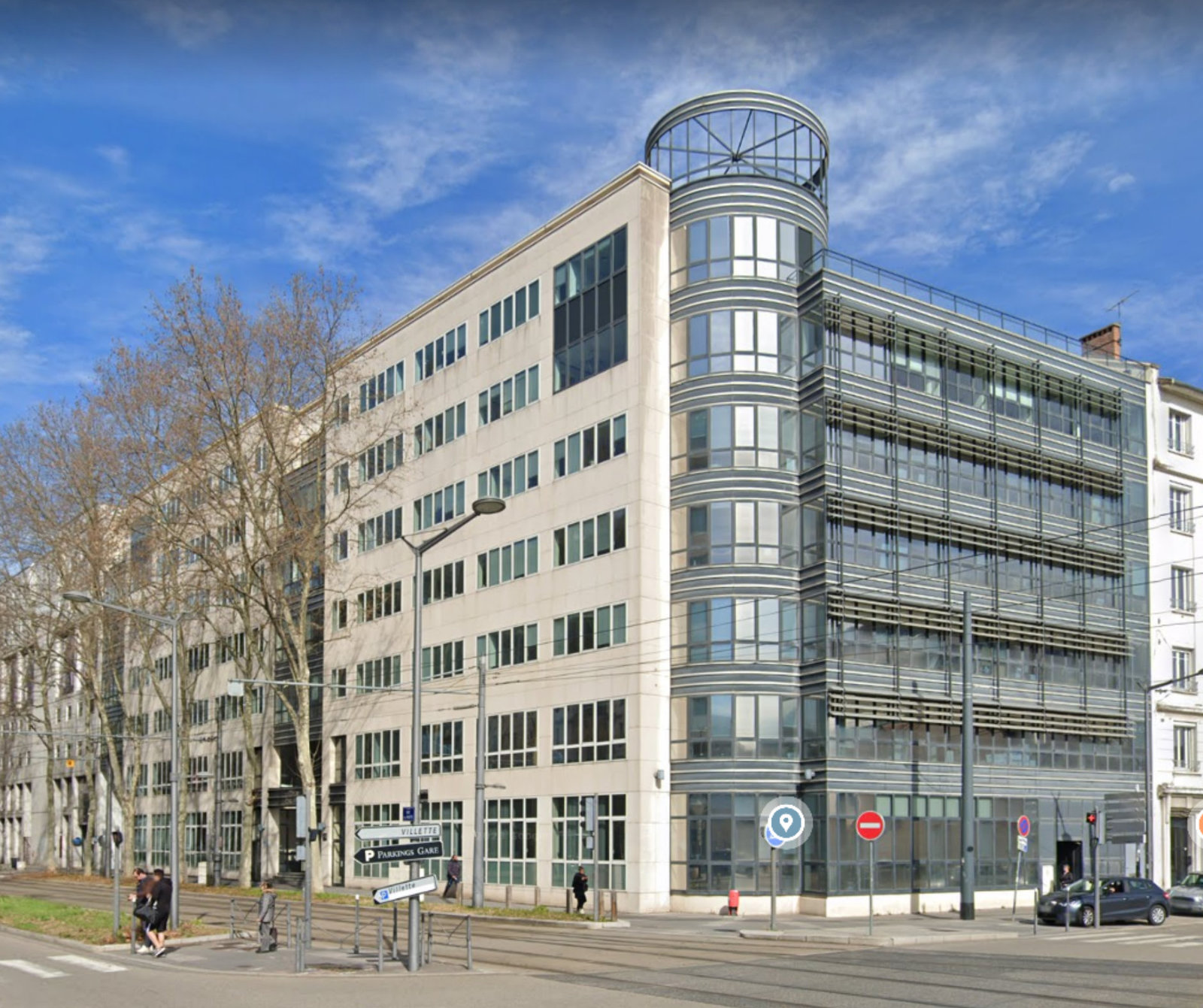 Aura International School of Management for International Student